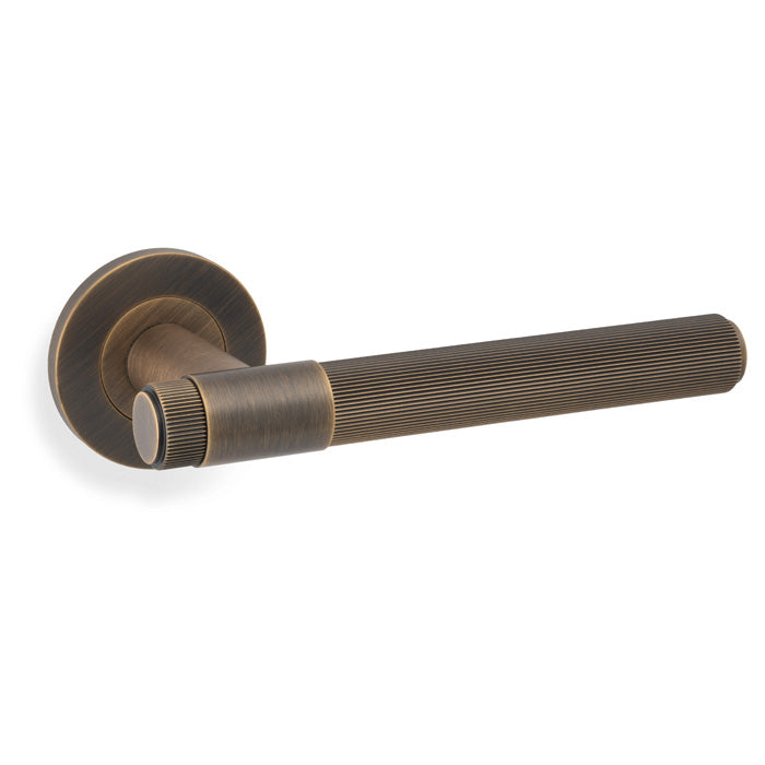 Alexander and Wilks AW242 Kingston Reeded Lever Handle - itfitz